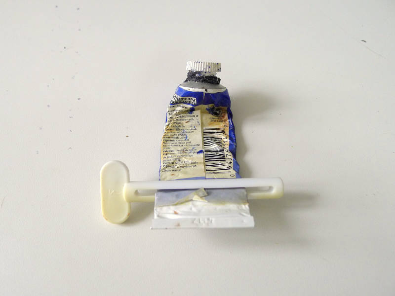Saving Paint Artist Device Extract Paint from Tube 