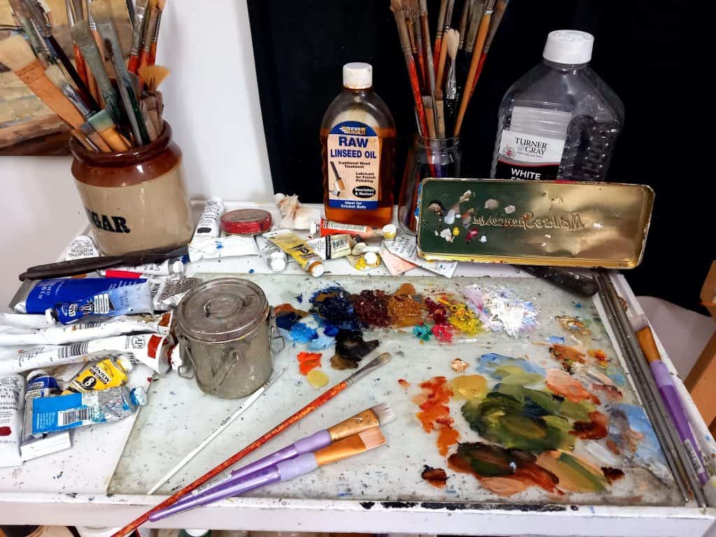 Use a cover to stop your paint drying out on your palette